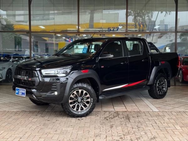 TOYOTA HILUX 2.8 D-4D TURBO DIESEL CD GR-S 4X4 AUTOMÁTICO 2023/2023 23.220 km 299.000,00